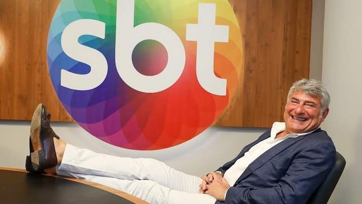 Narrador famoso oficializa saída do SBT e irá acertar com a Record