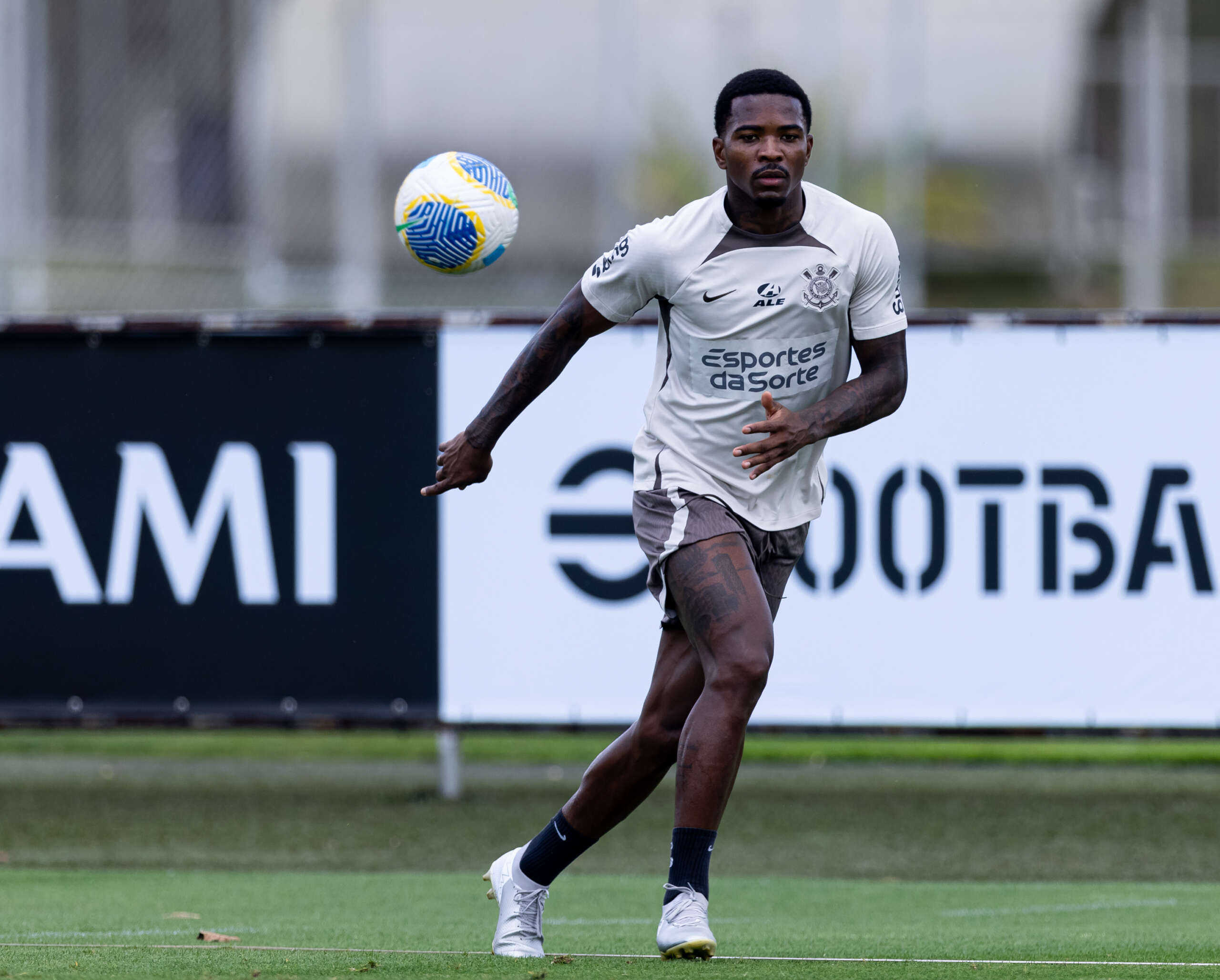 Corinthians faz treino tático e indica time que fará jogo decisivo com Athletico-PR