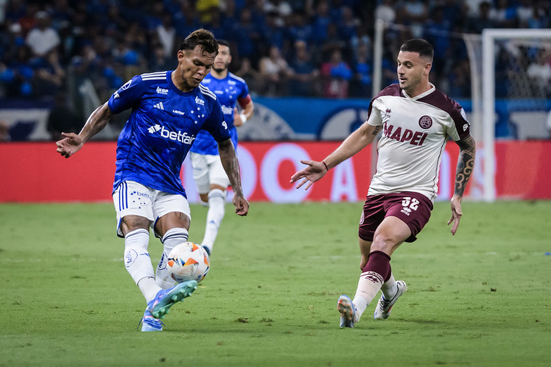 Cruzeiro e Lanus empatam na Copa Sul Americana 4