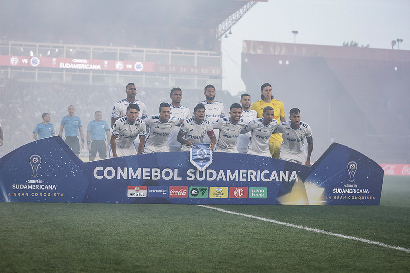 Cruzeiro vence Lanus e garante vaga na final da Sula 1