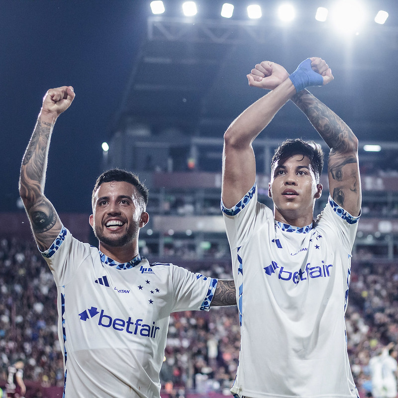 Cruzeiro vence Lanus e garante vaga na final da Sula 2