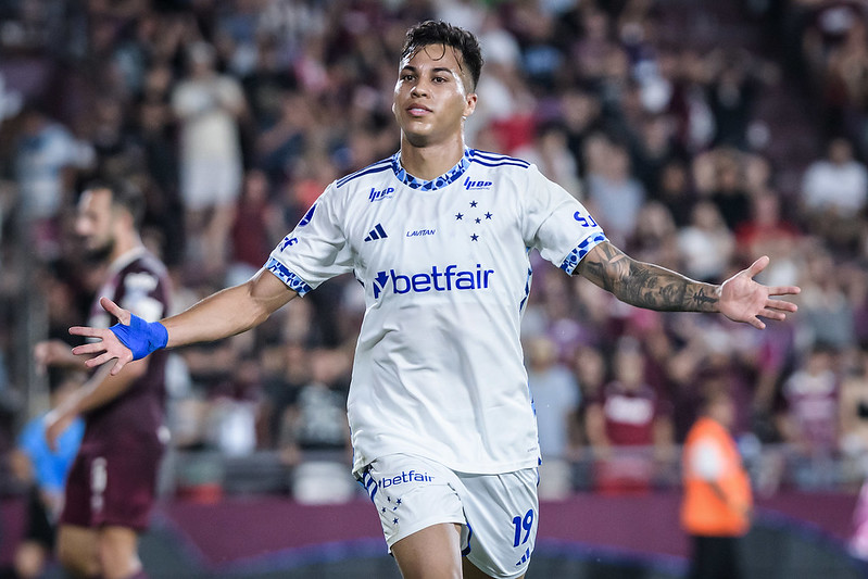 Cruzeiro vence Lanus e garante vaga na final da Sula