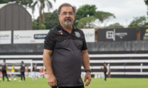 Diretor do Figueirense revela frustração com elenco e mira 2025: 