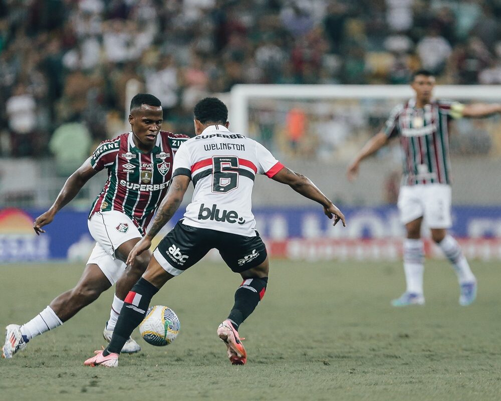 Fluminense e São Paulo se enfrentando