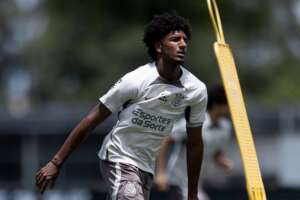 Corinthians treina para decisão contra o Racing na Sul-Americana