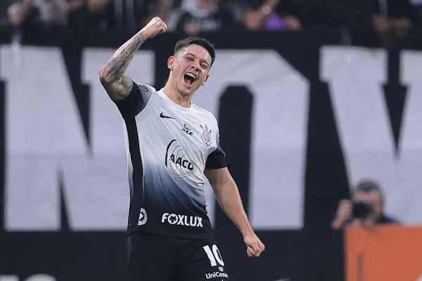 Garro celebra carinho da torcida corinthiana