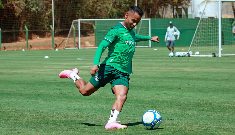 Goiás rescinde com atacante que estava afastado desde setembro na Série B