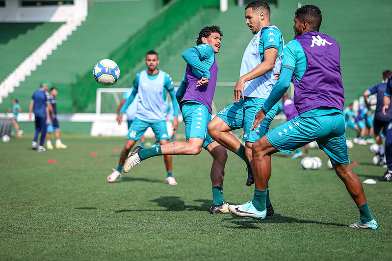Guarani tem camisa 10 como dúvida para duelo direto para sair da lanterna da Série B