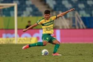 Vencedor do Puskás, Madruga está fora dos planos do Cuiabá