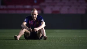 Iniesta chora em despedida e anuncia próximos passos: 'Começando curso de técnico'