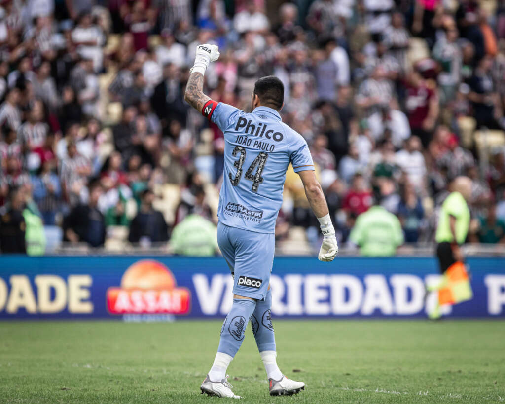 João Paulo treina com bola e fica mais perto de retornar ao Santos após grave lesão