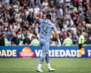 João Paulo treina com bola e fica mais perto de retornar ao Santos após grave lesão
