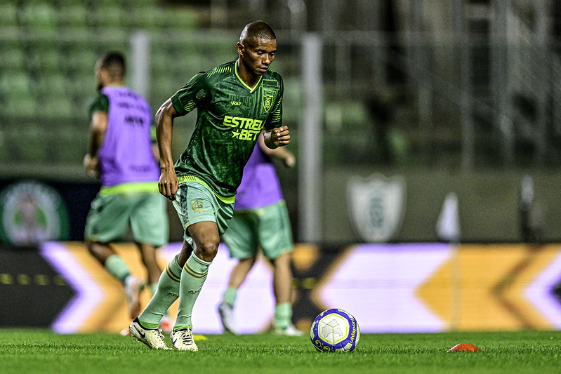 Juninho lamenta empate do America MG contra o Goias