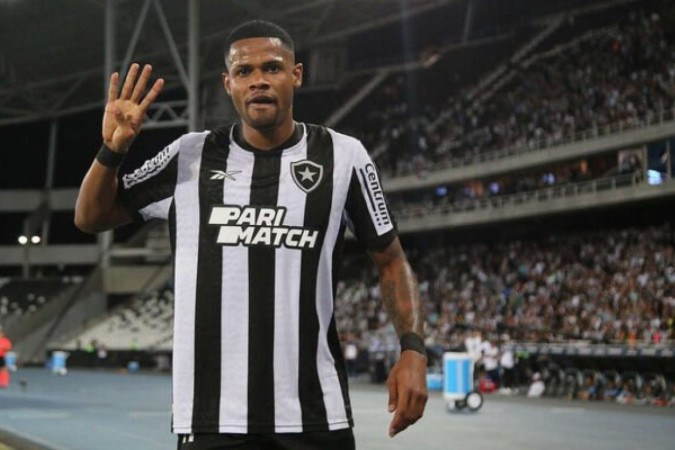 Júnior Santos em ação pelo Botafogo