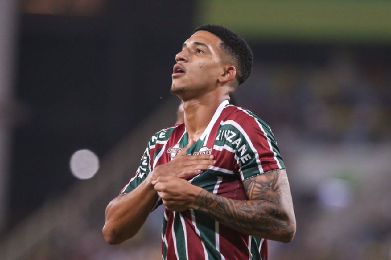 Kauã Elias em ação pelo Fluminense