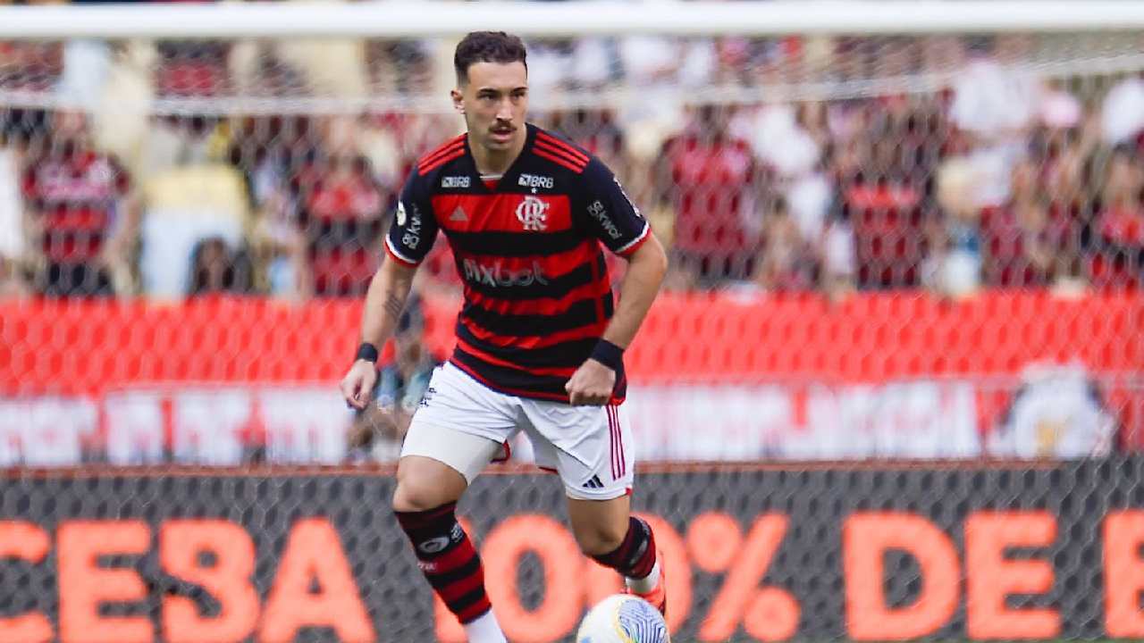 Léo Ortiz em campo pelo Flamengo