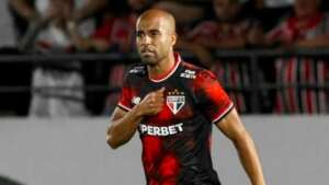Lucas Moura festeja gols e o São Paulo: 'A gente precisava de uma resposta'