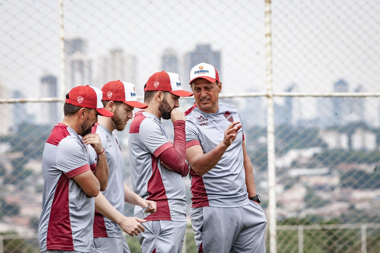 Luizinho Vieira tem duvidas para o classico goiano