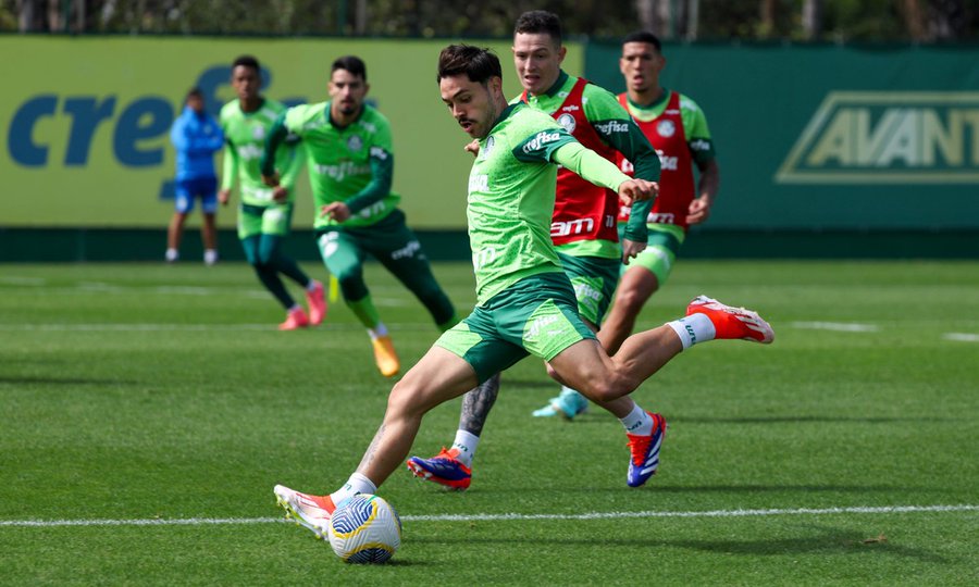 Como Abel Ferreira pode escalar o Palmeiras após a lesão de Mauricio?