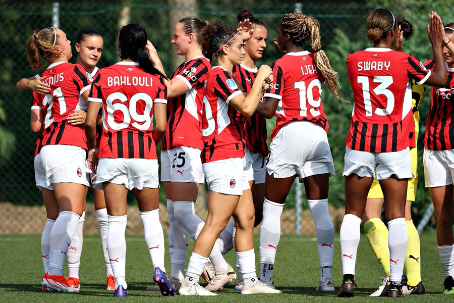 Jogadora do Milan, Nadia Nadim, costura a própria perna após se lesionar