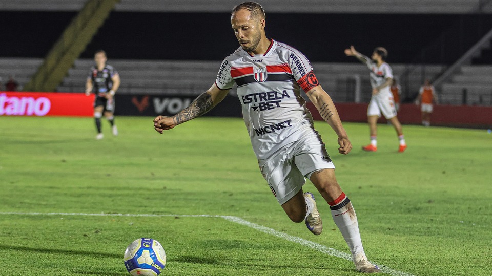 Douglas Baggio explica reserva contra o Sport e projeta decisão diante do Ituano (Foto: Divulgação/Botafogo-SP)