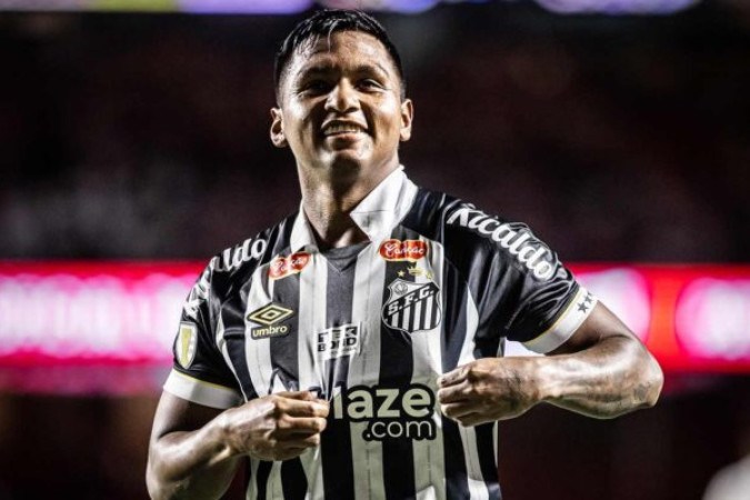 Morelos em ação pelo Santos