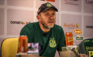 Mirassol fica perto do acesso e Mozart elogia elenco na vitória contra a Ponte Preta