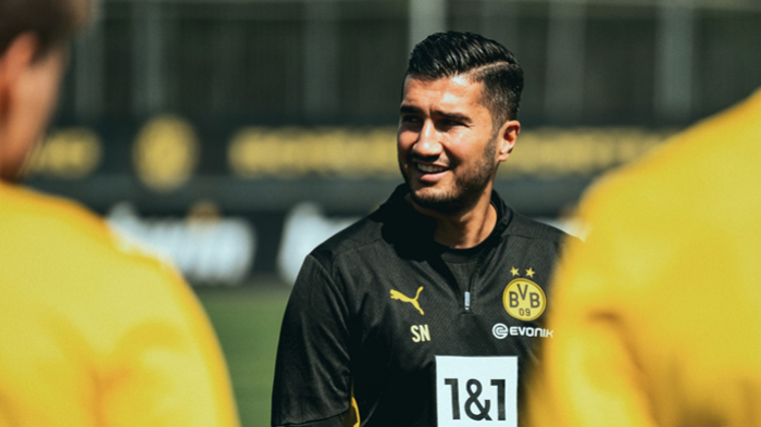 Şahin comandando treino do Borussia