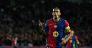 Hansi Flick se rende ao talento de Raphinha: 'Nunca tive um jogador como ele'