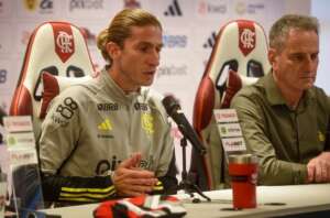 Efetivado, Filipe Luís pede apoio da torcida e promete Flamengo ofensivo