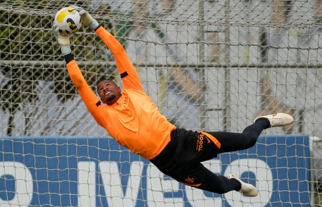 Goleiro Carlos Miguel cobra valor milionário do Corinthians. Confira!