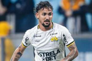 Meia do Criciúma descarta luta por rebaixamento: 'Queremos algo mais'