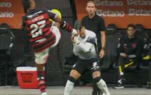 Matheuzinho, do Corinthians, aceita desculpas de Bruno Henrique