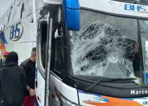 Torcedores do Corinthians são detidos após ataque a ônibus de flamenguistas