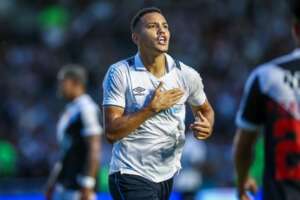 Zagueiro sofre lesão na coxa e vira dúvida do Grêmio para o Gre-Nal