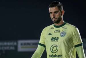 Guarani 'abre os cofres' ao elenco para se salvar do rebaixamento