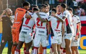 Vitória 2 x 1 Fluminense - Leão freia sequência carioca e segue fora do Z-4