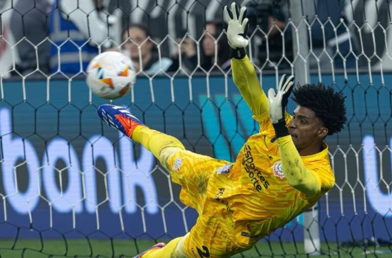 Hugo Souza pelo Corinthians