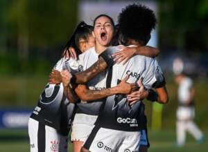 LIBERTADORES FEMININA: Corinthians está na semifinais e Santos é eliminado nos pênaltis