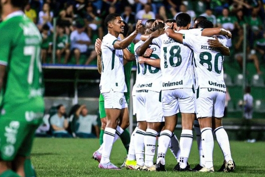 Goiás passou o trator na Chapecoense