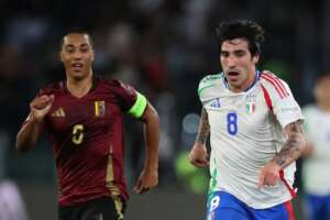 Itália sofre após expulsão e cede igualdade à Bélgica; França goleia Israel na Liga das Nações