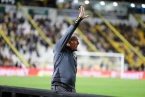 Cláudio Tencati lamenta parada para a Data Fifa após vitória: ‘Para o Criciúma é péssimo’