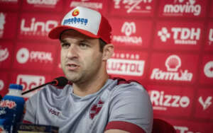 Série B: Thiago Carvalho volta ao Vila Nova em novo cenário e mostra confiança no acesso