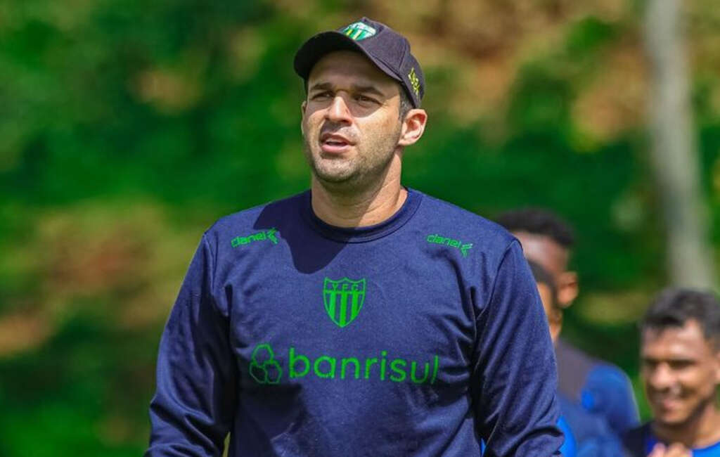 Série B: Vila Nova tem troca de treinador e dois desfalques para encarar o Amazonas