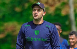 Série B: Vila Nova tem troca de treinador e dois desfalques para encarar o Amazonas