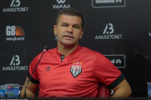 Umberto Louzer nega 'falta de dedicação' do Atlético-GO e promete trabalho de olho no Cuiabá