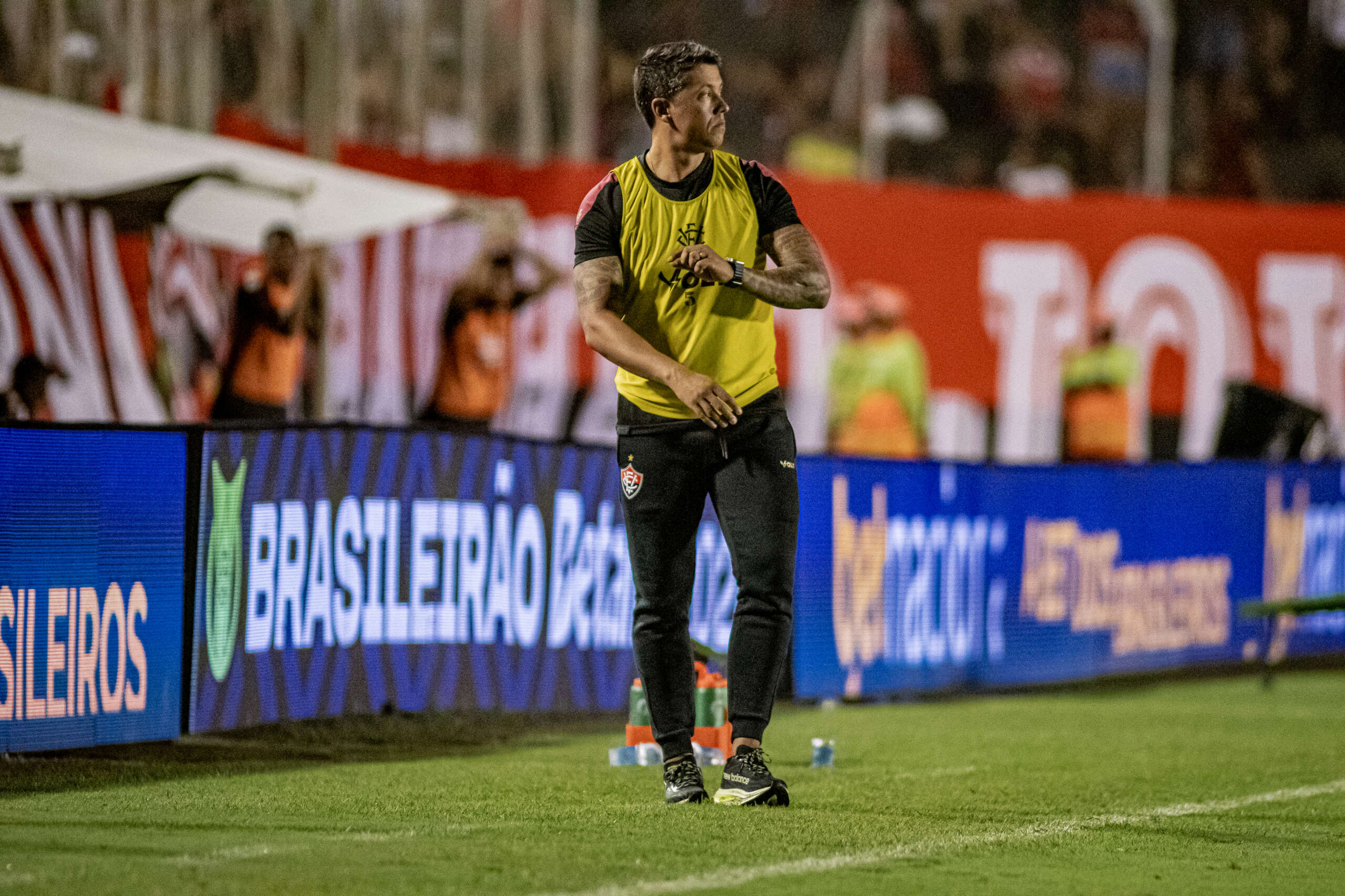 Carpini reconhece atuação ruim do Vitória, mas destaca resultado contra o Red Bull Bragantino (Foto: Victor Ferreira/ECV)