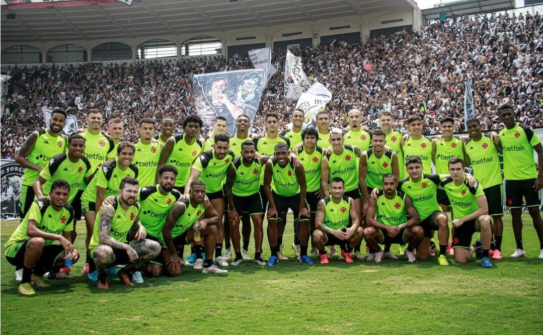 Jogadores durante treino aberto