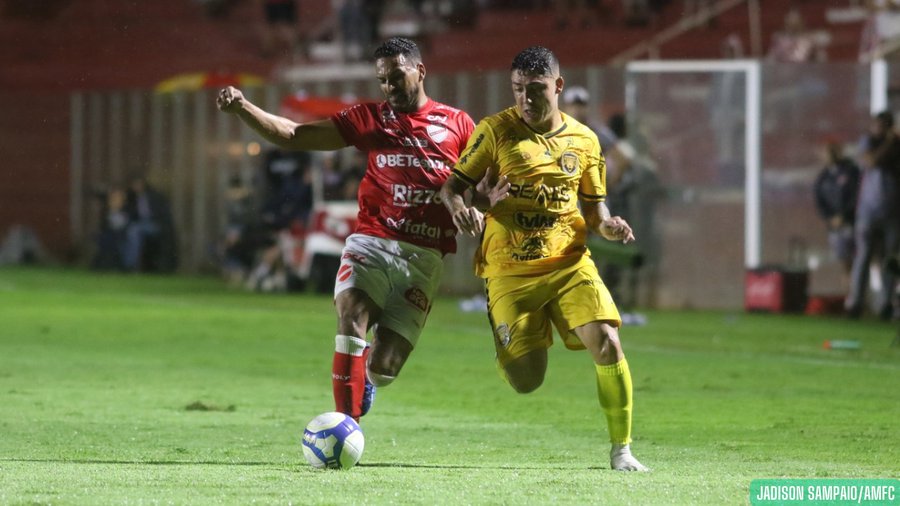 Vila Nova vence Amazonas no apagar das luzes e segue sonhando com acesso na Série B