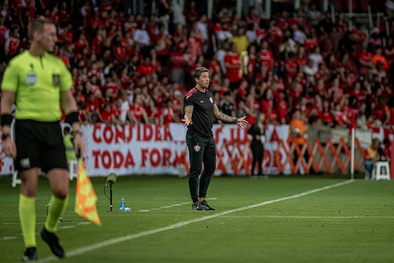 Vitoria se apega em melhora de desempenho para livrar